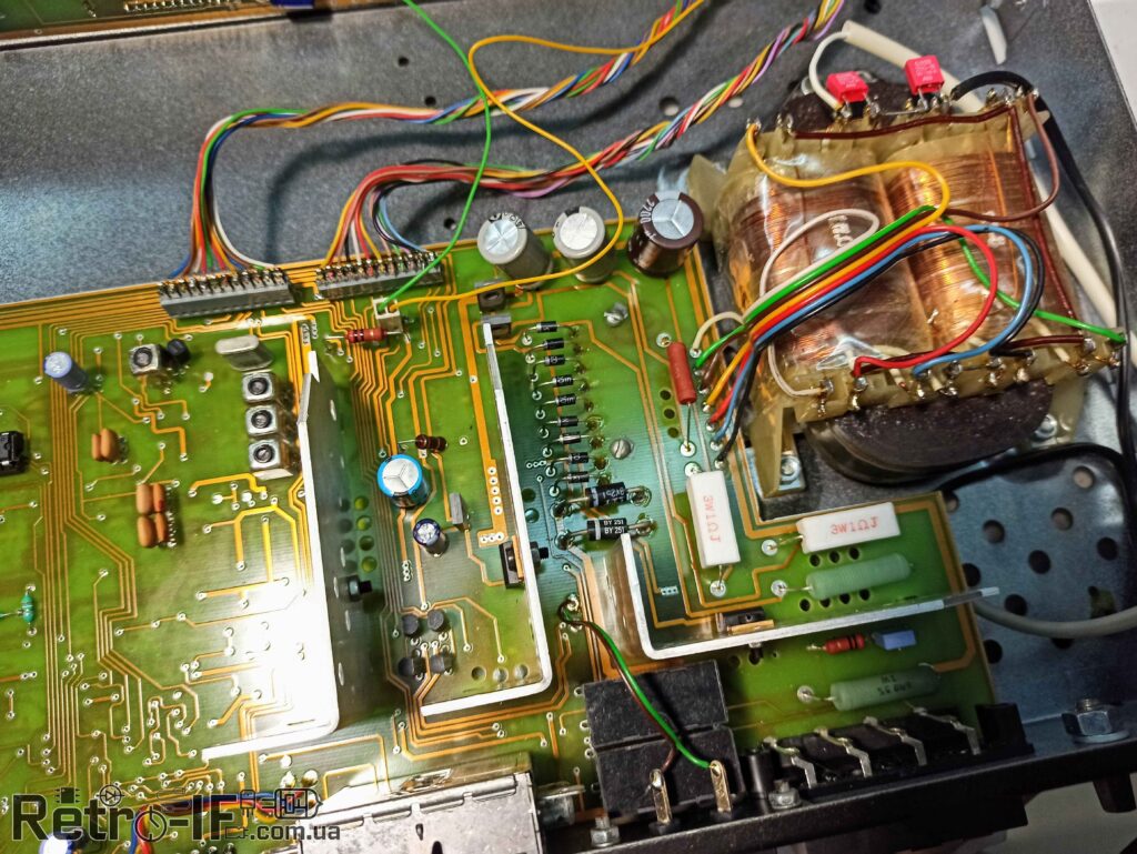 platy vnytri satelite lorta SAT TST 500 Radio RETRO IF 2020 004